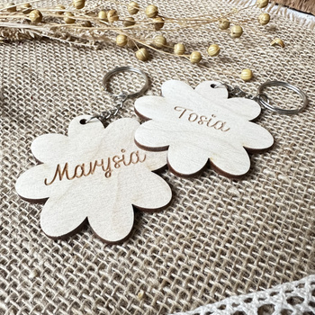 Breloczek z Imieniem na Dzień Dziecka Kobiet Kwiatek Stokrotka