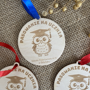 Pasowanie na Ucznia Pierwszoklasistę Medal Szkoła
