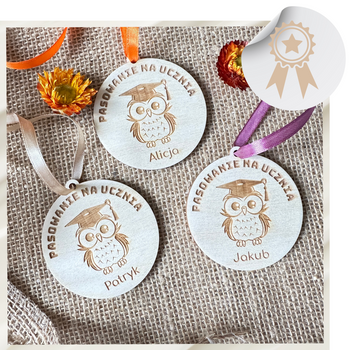 Pasowanie na Ucznia Pamiątka Prezent Grawerowany Drewniany Medal z Imieniem