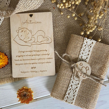 Drewniana Kartka Gratulacje z Okazji Narodzin Dziewczynki