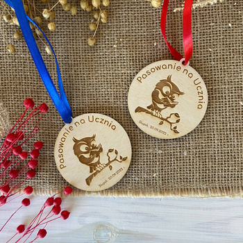 Pasowanie na Ucznia Pierwszoklasistę Medal Grawer