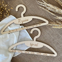 Drewniany Wieszak Dziecięcy do Sesji z Imieniem Grawer